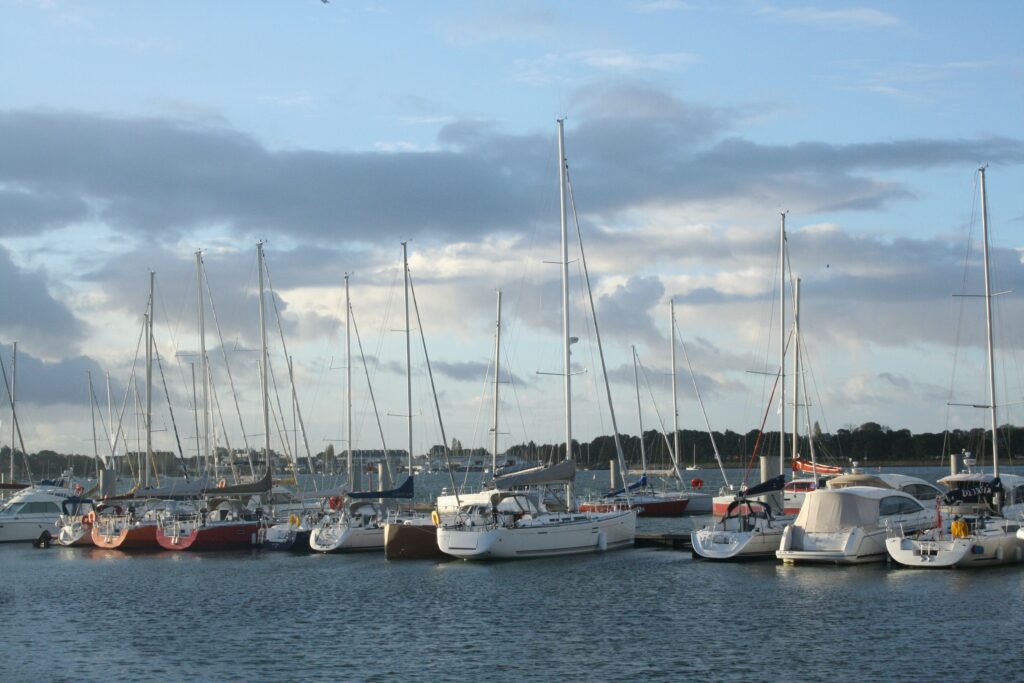 Macaccro boats